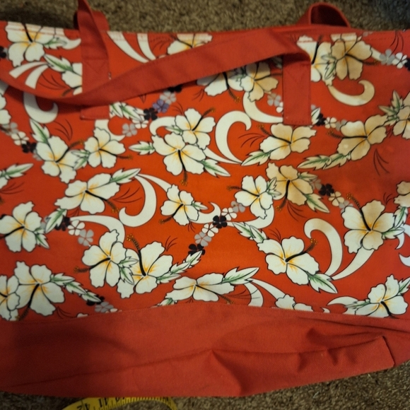 Transworld Brand Red Floral Women's Bag - Picture 2 of 7